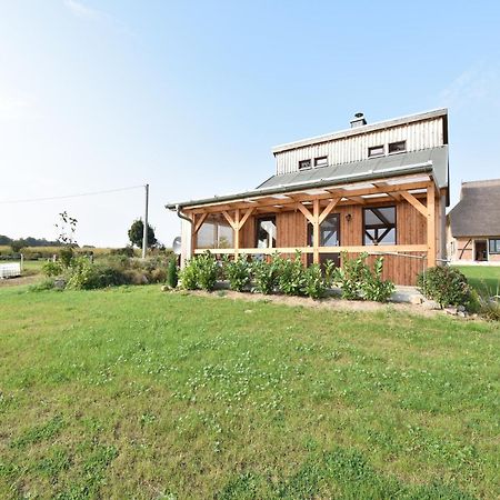 Enchanting Holiday Home By The Lake In Ruehn Ruhn المظهر الخارجي الصورة