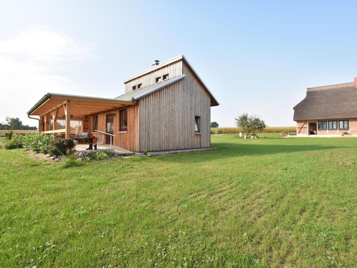 Enchanting Holiday Home By The Lake In Ruehn Ruhn المظهر الخارجي الصورة