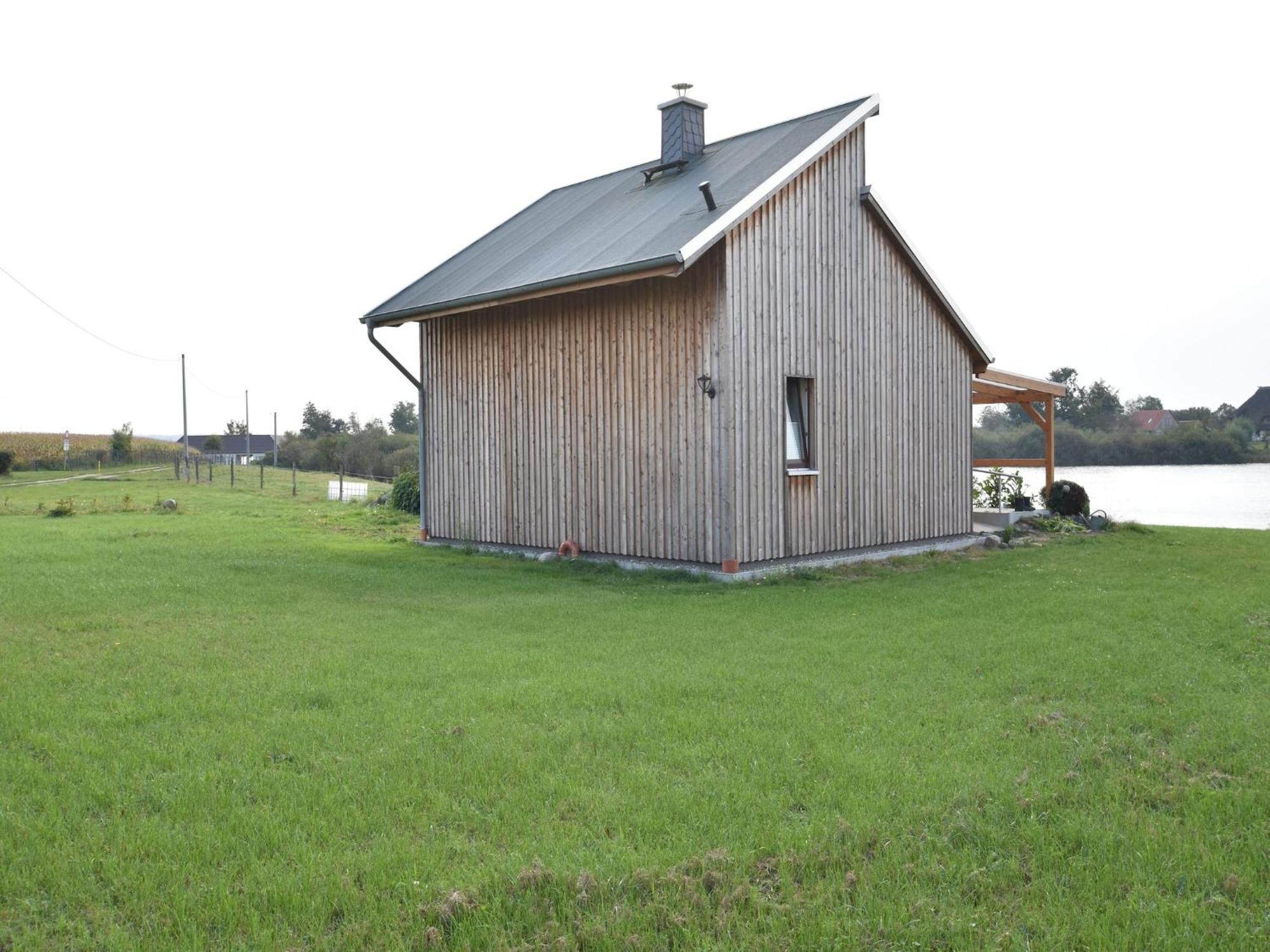 Enchanting Holiday Home By The Lake In Ruehn Ruhn المظهر الخارجي الصورة
