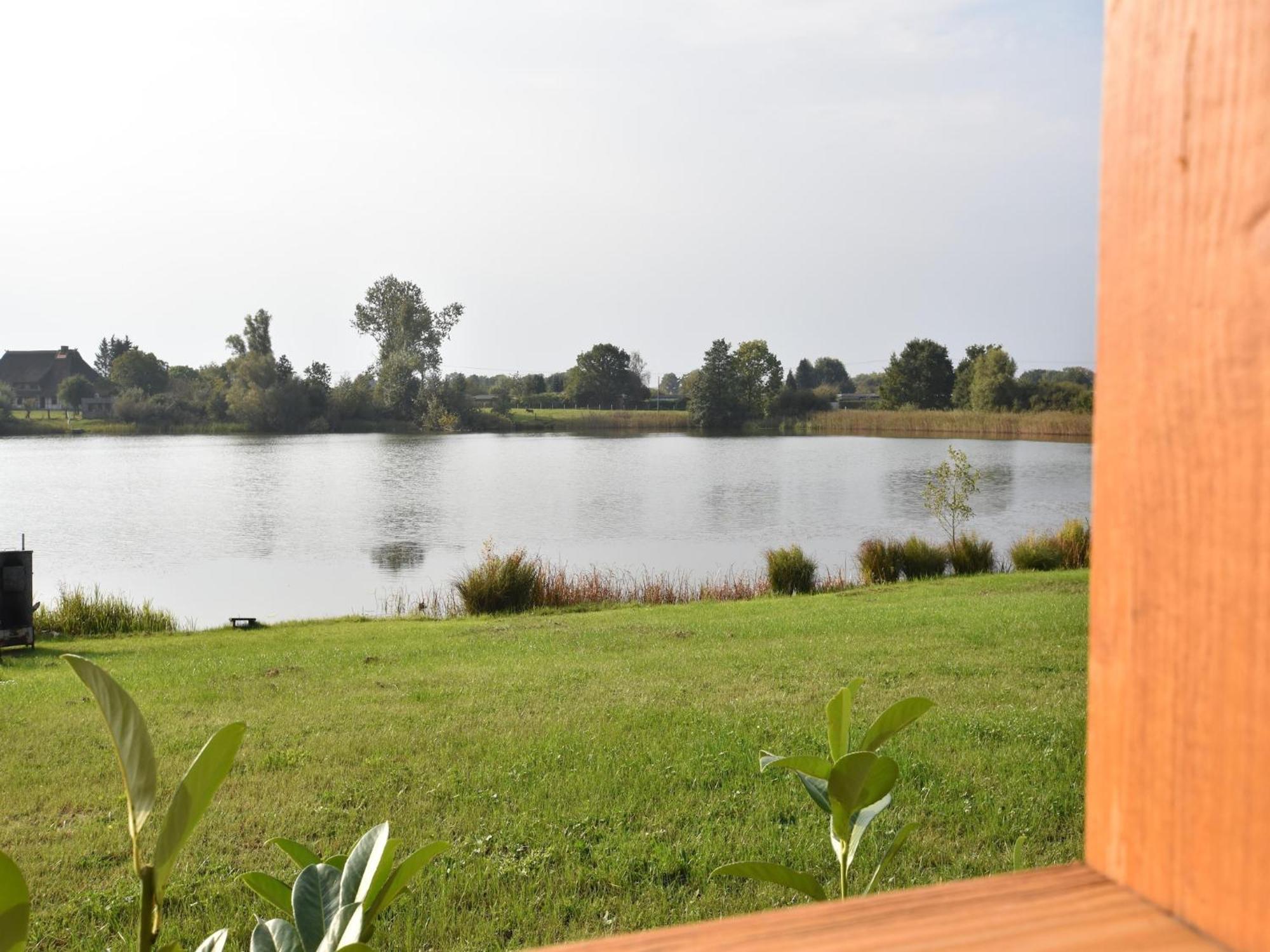 Enchanting Holiday Home By The Lake In Ruehn Ruhn المظهر الخارجي الصورة